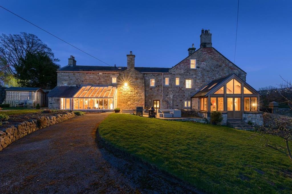 10 Bed Stunning House In Village, With Hot Tub Ovingham Kültér fotó