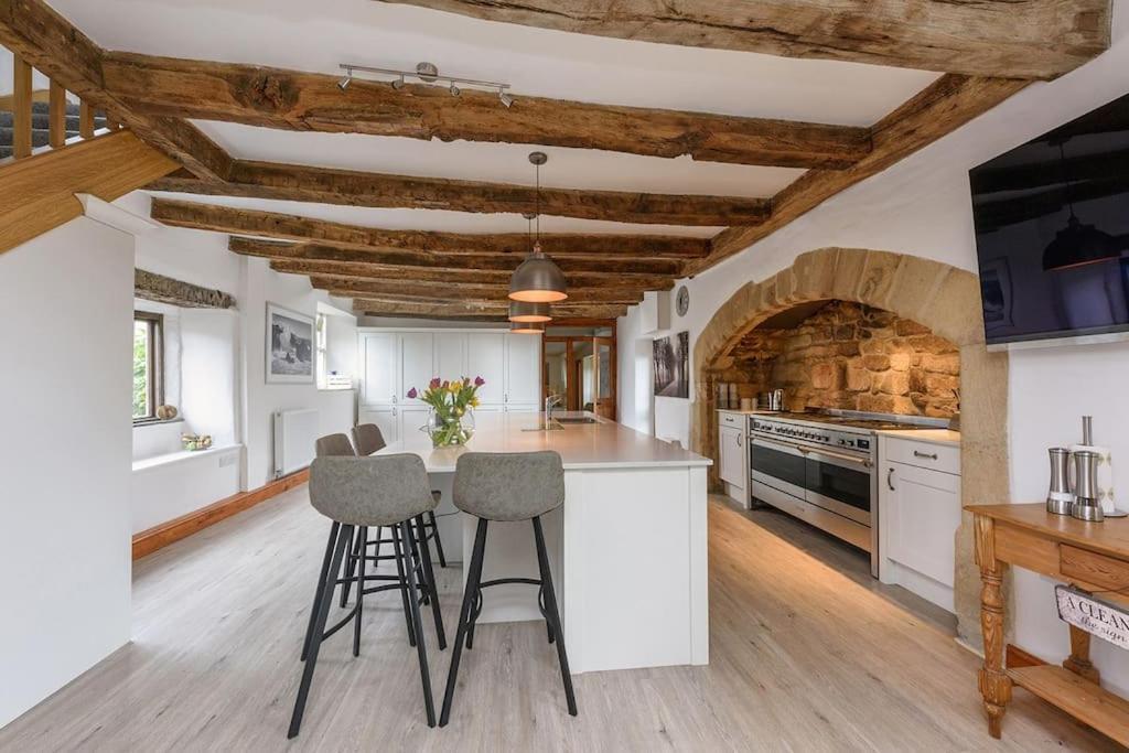 10 Bed Stunning House In Village, With Hot Tub Ovingham Kültér fotó