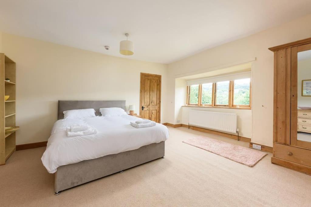 10 Bed Stunning House In Village, With Hot Tub Ovingham Kültér fotó